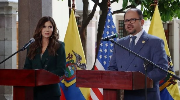 Kristi Noem es titular de la Secretaría de Seguridad Nacional del Gobierno de Donald Trump y mantuvo un diálogo con el presidente ecuatoriano Daniel Noboa, en el Palacio de Carondelet, en Quito.