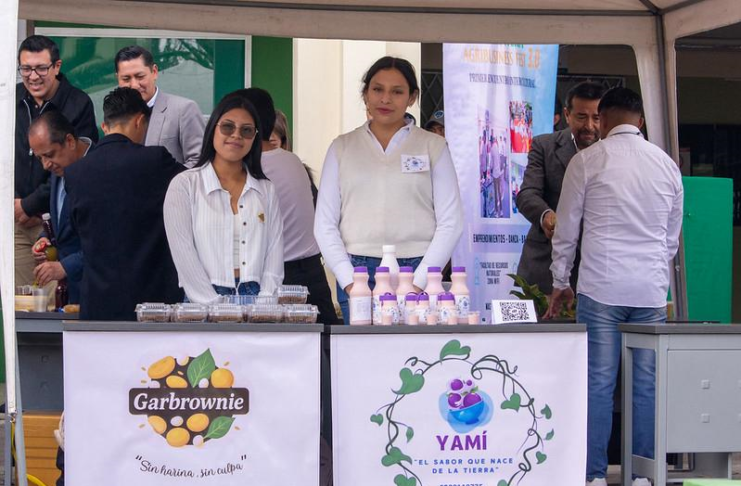 El 4 de julio, en los exteriores de la Facultad de Recursos Naturales de la Escuela Superior Politécnica de Chimborazo (ESPOCH), se llevó a cabo con gran éxito la tercera edición de la “Feria Agribusiness” junto al “Primer Encuentro Intercultural de Emprendimientos”, eventos que buscan dinamizar el desarrollo económico y productivo de las comunidades agrícolas, a partir de propuestas innovadoras impulsadas por estudiantes.
