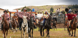 La parroquia rural Santiago de Quito vivió una jornada llena de orgullo, cultura y tradición al celebrar sus 43 años de parroquialización con el tradicional Rodeo del Chagra, uno de los eventos más representativos de la identidad del pueblo andino.