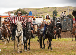 La parroquia rural Santiago de Quito vivió una jornada llena de orgullo, cultura y tradición al celebrar sus 43 años de parroquialización con el tradicional Rodeo del Chagra, uno de los eventos más representativos de la identidad del pueblo andino.