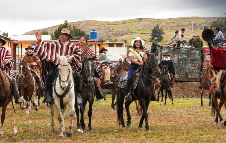 La parroquia rural Santiago de Quito vivió una jornada llena de orgullo, cultura y tradición al celebrar sus 43 años de parroquialización con el tradicional Rodeo del Chagra, uno de los eventos más representativos de la identidad del pueblo andino.