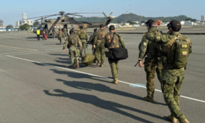 Las Fuerzas Armadas de Ecuador desplegaron 2 000 militares en la provincia de Manabí tras registrarse al menos quince asesinatos en doce horas, este 18 de julio de 2025. El repunte de violencia se le atribuye a un enfrentamiento entre Los Choneros y Los Lobos, las dos bandas criminales más poderosas del país, a raíz de la recaptura del narcotraficante José Adolfo Macías Villamar (‘Fito’), capo del primer grupo.