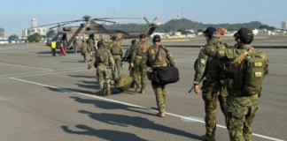 Las Fuerzas Armadas de Ecuador desplegaron 2 000 militares en la provincia de Manabí tras registrarse al menos quince asesinatos en doce horas, este 18 de julio de 2025. El repunte de violencia se le atribuye a un enfrentamiento entre Los Choneros y Los Lobos, las dos bandas criminales más poderosas del país, a raíz de la recaptura del narcotraficante José Adolfo Macías Villamar (‘Fito’), capo del primer grupo.