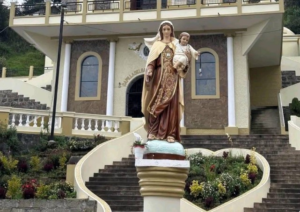 Con una profunda muestra de devoción, identidad y unidad comunitaria, la parroquia de Catequilla, en el cantón Chambo, vive intensamente las festividades en honor a la Santísima Virgen del Carmen. Las celebraciones comenzaron el 15 de junio y se extenderán hasta el 30 de agosto, manteniendo viva una tradición que trasciende generaciones.
