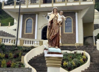 Con una profunda muestra de devoción, identidad y unidad comunitaria, la parroquia de Catequilla, en el cantón Chambo, vive intensamente las festividades en honor a la Santísima Virgen del Carmen. Las celebraciones comenzaron el 15 de junio y se extenderán hasta el 30 de agosto, manteniendo viva una tradición que trasciende generaciones.