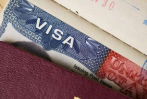 En sus redes sociales, la embajada de Estados Unidos en Ecuador informó que un ecuatoriano fue detenido en Quito tras intentar viajar ilegalmente al país norteamericano con una visa falsa.