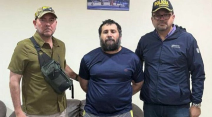 En su cuenta de X, el Ministro del Interior hizo público que el registrador de la Propiedad del Municipio de Manta, George Bethsabe Moreira Mendoza permitió la inscripción de un contrato de compraventa de un inmueble.