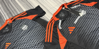 A la espera de resolver su futuro en el banquillo, el club eléctrico presentó oficialmente su tercera camiseta para la temporada 2025. La indumentaria destaca por su diseño y su precio, que la posiciona una vez más como la más cara del fútbol ecuatoriano.
