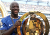 Moisés Caicedo sigue haciendo historia. El mediocampista ecuatoriano fue galardonado con el Balón de Bronce del Mundial de Clubes 2025, reconocimiento otorgado al tercer mejor jugador de la competición, gracias a su sobresaliente rendimiento con el Chelsea durante el torneo, especialmente en la final frente al Paris Saint-Germain.