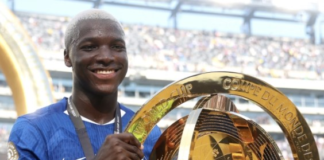 Moisés Caicedo sigue haciendo historia. El mediocampista ecuatoriano fue galardonado con el Balón de Bronce del Mundial de Clubes 2025, reconocimiento otorgado al tercer mejor jugador de la competición, gracias a su sobresaliente rendimiento con el Chelsea durante el torneo, especialmente en la final frente al Paris Saint-Germain.