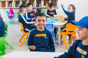 En un mundo en constante transformación, la educación también está cambiando. El modelo tradicional, centrado en la transmisión unidireccional de contenidos, da paso a propuestas pedagógicas más activas, colaborativas y centradas en el estudiante.