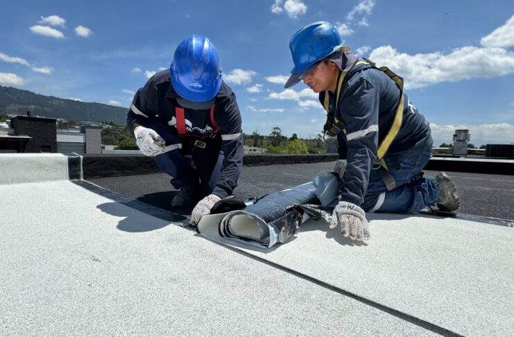 El verano es la temporada perfecta para realizar esas reparaciones pendientes en casa. El clima seco es ideal para realizar trabajos preventivos de impermeabilización y, así, evitar las filtraciones o goteras cuando vuelve la época de lluvia.