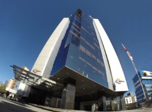 La entrada en vigencia de la Ley Orgánica de Solidaridad Nacional generó cambios sustanciales en la administración de justicia. Con el fin de operativizarlos, el Pleno del Consejo de la Judicatura (CJ) reformó, este 23 de julio de 2025, las Resoluciones 190-2021 y 061-2022, relacionadas con la creación de las dependencias especializadas en el juzgamiento de la corrupción y el crimen organizado. 
