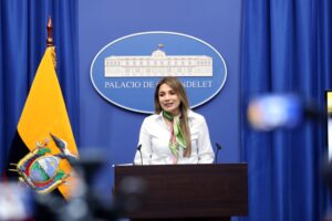 En un esfuerzo por optimizar la estructura del Estado y mejorar la gestión pública, el Gobierno Nacional anunció la reducción del 41 % de las instituciones del Ejecutivo. La medida incluye la fusión de varios ministerios y secretarías, así como la desvinculación de miles de funcionarios públicos.