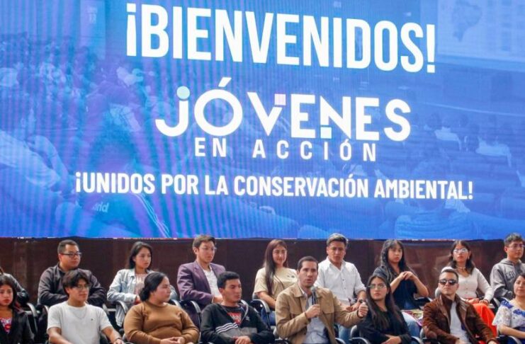El presidente Daniel Noboa Azín anunció el 28 de julio de 2025 el relanzamiento del programa Jóvenes en Acción, que ofrecerá 80.000 plazas de pasantías remuneradas para personas ecuatorianas entre 18 y 29 años.Las inscripciones se abrirán el 5 de agosto de 2025 y se extenderán hasta finales de ese mes.