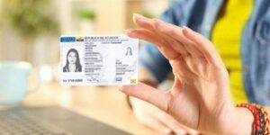 El Registro Civil del Ecuador ha confirmado que, a partir de la reforma a la Ley Orgánica de Gestión de la Identidad y Datos Civiles (LOGIDAC), los adultos mayores de 18 años pueden solicitar el cambio de su sexo o género en sus documentos de identidad en cualquier oficina del país.