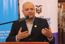 El ministro de Salud, Juan Bernardo Sánchez, anunció la separación de varios gerentes de hospitales públicos y presentó denuncias formales ante la Fiscalía General del Estado por presuntos actos de corrupción detectados en varias casas de salud del país.