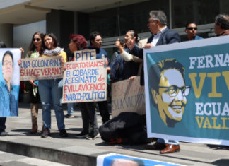 Este lunes 18 de agosto de 2025, la Fiscalía General del Estado de Ecuador solicitó al juez que preside el caso del asesinato del expolitico Fernando Villavicencio (conocido como “magnicidio FV”) convocar una audiencia formal para presentar cargos contra cuatro personas investigadas como posibles autores intelectuales del crimen. Entre ellas se encuentran Ronny Aleaga, Xavier Jordán, Daniel Salcedo y José Serrano.