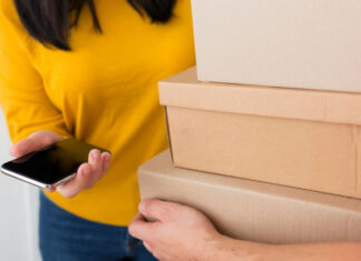 El Gobierno de Ecuador ha establecido una nueva exoneración tributaria denominada "2x2" para compras personales realizadas en línea y enviadas al país a través de servicios postales. Esta medida, contemplada en el Decreto Ejecutivo N° 82, busca facilitar el acceso de los ciudadanos a productos adquiridos en el extranjero para uso personal.