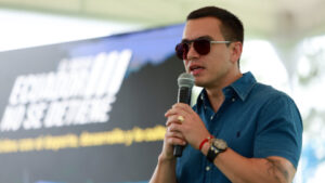 El presidente Daniel Noboa trabaja en una nueva propuesta de consulta popular y referéndum para 2025, centrada en reformar aspectos clave del sistema institucional del Ecuador. Esta vez, el objetivo es redefinir las competencias del Consejo de Participación Ciudadana y Control Social (CPCCS), así como establecer nuevas reglas en torno a la designación de autoridades.