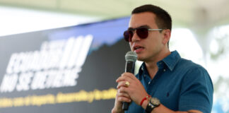 El presidente Daniel Noboa trabaja en una nueva propuesta de consulta popular y referéndum para 2025, centrada en reformar aspectos clave del sistema institucional del Ecuador. Esta vez, el objetivo es redefinir las competencias del Consejo de Participación Ciudadana y Control Social (CPCCS), así como establecer nuevas reglas en torno a la designación de autoridades.