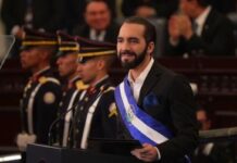 La Asamblea Legislativa, dominada por el partido oficialista Nuevas Ideas, aprobó en sesión exprés una reforma constitucional que permite la reelección presidencial indefinida, amplía el período de mandato a seis años y elimina la segunda vuelta electoral.