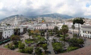 La Presidencia de la República ha anunciado un nuevo modelo de gestión territorial que reorganiza la forma en que operan las instituciones estatales: a partir de ahora, la mayoría de ellas funcionarán a través de direcciones provinciales. Esta decisión busca acercar los servicios públicos a la ciudadanía y garantizar una mayor desconcentración del Ejecutivo.