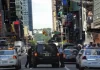 En la madrugada del sábado 9 de agosto de 2025, alrededor de la 1:20 a. m., un altercado verbal en una de las zonas más transitadas de Nueva York derivó en un tiroteo en la intersección de la calle 44 y la Séptima Avenida, en Times Square. Un adolescente de 17 años fue detenido en el lugar tras los hechos.