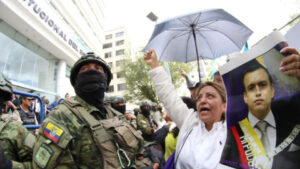 La Oficina del Alto Comisionado de las Naciones Unidas para los Derechos Humanos, junto con Human Rights Watch, condenó enérgicamente los ataques contra la Corte Constitucional del Ecuador, luego de la marcha promovida este martes contra ese órgano del Estado.