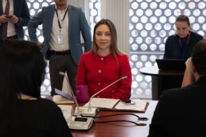 La legisladora Valentina Centeno, representante de la bancada oficialista Acción Democrática Nacional (ADN) y actual presidenta de la Comisión de Desarrollo Económico, evalúa solicitar una licencia sin sueldo de alrededor de siete meses para proseguir estudios de posgrado en el extranjero, posiblemente en Europa.
