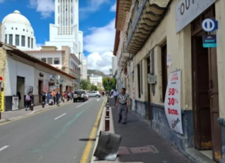 Ambato es la ciudad del Ecuador con la menor tasa de desempleo, según las cifras del Instituto Nacional de Estadística y Censos (INEC) correspondientes al segundo trimestre del 2025. La mayor cantidad de personas en la capital de Tungurahua, es decir el 49,7%, se dedica a la rama de los servicios, el 25,5% al comercio, el 17,4% a la manufactura y el 4% a la agricultura.