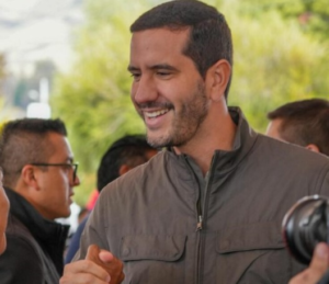 El mandatario Daniel Noboa difundió el decreto 104, este viernes 15 de agosto de 2025. En el oficio, designó a Roberto Luque como nuevo ministro encargado de Vivienda.