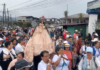 Con una multitudinaria caminata, este sábado 16 de agosto, los devotos de la Virgen del Cisne, conocida cariñosamente como “La Churonita”, expresaron su fe y gratitud en Puyo. La jornada inició a las 07h00 con la Eucaristía en la Catedral y concluyó en horas de la noche con la misa de cierre de fiestas en el Santuario.