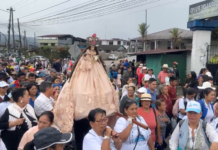 Con una multitudinaria caminata, este sábado 16 de agosto, los devotos de la Virgen del Cisne, conocida cariñosamente como “La Churonita”, expresaron su fe y gratitud en Puyo. La jornada inició a las 07h00 con la Eucaristía en la Catedral y concluyó en horas de la noche con la misa de cierre de fiestas en el Santuario.