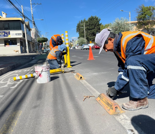 El Municipio de Riobamba, a través de la Dirección de Movilidad, puso en marcha “CicloVerso”, una estrategia vial que busca promover una movilidad más humana, segura y sostenible. La propuesta pretende transformar la manera en que peatones, ciclistas y conductores se relacionan en la ciudad, fomentando el respeto mutuo y una convivencia armónica en el espacio público.