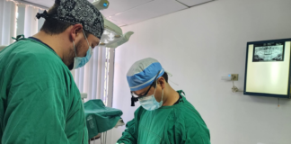 El Hospital General Docente de Riobamba ha dado un paso importante en el acceso a la salud bucal, ahora ofrece servicios odontológicos especializados sin costo alguno para la ciudadanía. Esta iniciativa, impulsada por el Ministerio de Salud Pública (MSP), busca reducir las barreras económicas que impiden a muchas personas cuidar su salud dental.