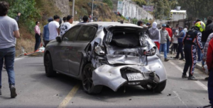La Federación Ecuatoriana de Automovilismo y Kartismo (FEDAK) anunció este jueves la cancelación definitiva de la 46.ª edición de la Vuelta a la República, tras el trágico accidente ocurrido durante la tercera etapa de la competencia, en el sector de Aguaján, provincia de Tungurahua.
