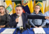 El presidente del Consejo de Planificación de la Amazonía, Oswaldo Valverde, en rueda de prensa contestó las denuncias de dirigentes de la FENASH y del GAD Parroquial de Simón Bolívar. Pidió que se hable con la verdad y garantizó una gestión honrada. No se ha dado de baja el proyecto y será aprobado una vez que se lo subsane, afirmó.