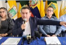El presidente del Consejo de Planificación de la Amazonía, Oswaldo Valverde, en rueda de prensa contestó las denuncias de dirigentes de la FENASH y del GAD Parroquial de Simón Bolívar. Pidió que se hable con la verdad y garantizó una gestión honrada. No se ha dado de baja el proyecto y será aprobado una vez que se lo subsane, afirmó.