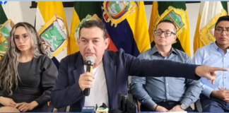 El presidente del Consejo de Planificación de la Amazonía, Oswaldo Valverde, en rueda de prensa contestó las denuncias de dirigentes de la FENASH y del GAD Parroquial de Simón Bolívar. Pidió que se hable con la verdad y garantizó una gestión honrada. No se ha dado de baja el proyecto y será aprobado una vez que se lo subsane, afirmó.