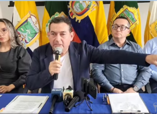 El presidente del Consejo de Planificación de la Amazonía, Oswaldo Valverde, en rueda de prensa contestó las denuncias de dirigentes de la FENASH y del GAD Parroquial de Simón Bolívar. Pidió que se hable con la verdad y garantizó una gestión honrada. No se ha dado de baja el proyecto y será aprobado una vez que se lo subsane, afirmó.