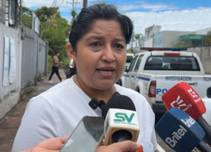 En los últimos días, usuarios de la provincia de Pastaza han reportado problemas con la calidad de la señal de internet y datos móviles, así como con el elevado costo de las facturas, además de inconvenientes relacionados con la garantía de los teléfonos. La mayoría de los reclamos han sido atendidos en la Delegación provincial de la Defensoría del Pueblo, según informó la titular del despacho, Yajaira Curipallo.