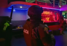 Mientras gran parte de los ciudadanos descansaba o disfrutaba de la vida nocturna en Riobamba, un operativo policial se ponía en marcha con precisión milimétrica. La madrugada del 1 de agosto. Bajo el nombre clave “Amadeus Omega”, las fuerzas del orden ejecutaron una operación simultánea en distintos sectores estratégicos, dando un golpe certero contra una presunta red de microtráfico que operaba en pleno centro urbano.