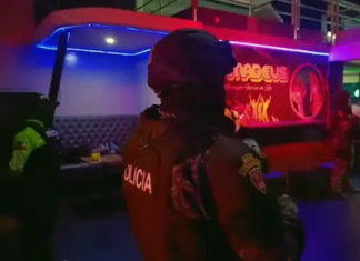 Mientras gran parte de los ciudadanos descansaba o disfrutaba de la vida nocturna en Riobamba, un operativo policial se ponía en marcha con precisión milimétrica. La madrugada del 1 de agosto. Bajo el nombre clave “Amadeus Omega”, las fuerzas del orden ejecutaron una operación simultánea en distintos sectores estratégicos, dando un golpe certero contra una presunta red de microtráfico que operaba en pleno centro urbano.