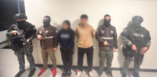 La operación “Embate 38” marcó un golpe contundente contra el microtráfico en Chimborazo, al allanar una vivienda en el barrio Camilo Ponce, en Riobamba, donde se almacenaban importantes cantidades de marihuana, pasta base y clorhidrato de cocaína.