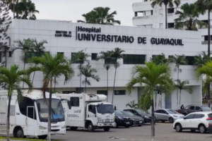 El ministro de Salud, Jimmy Martin, informó que en julio se registraron 12 muertes de recién nacidos en el Hospital Universitario de Guayaquil, y no 18 como circuló en redes sociales. Señaló que las causas fueron diversas, en su mayoría asociadas a bajo peso al nacer, prematuridad o inmaturidad extrema, y precisó que solo dos casos estuvieron vinculados a la bacteria KPC.