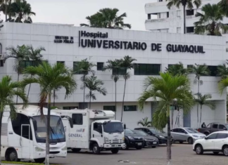 El ministro de Salud, Jimmy Martin, informó que en julio se registraron 12 muertes de recién nacidos en el Hospital Universitario de Guayaquil, y no 18 como circuló en redes sociales. Señaló que las causas fueron diversas, en su mayoría asociadas a bajo peso al nacer, prematuridad o inmaturidad extrema, y precisó que solo dos casos estuvieron vinculados a la bacteria KPC.