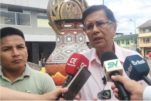 Pastaza se encuentra nuevamente en incertidumbre. El vocal del Gobierno Parroquial de Montalvo, Franklin Castillo, alertó en rueda de prensa, junto a dirigentes de comunidades kichwas, achuar, shiwiar y otras nacionalidades, sobre la posible suspensión de los vuelos subsidiados en la Amazonía, servicio vital para la movilidad de las zonas más alejadas.