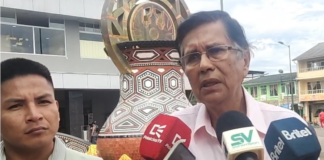 Pastaza se encuentra nuevamente en incertidumbre. El vocal del Gobierno Parroquial de Montalvo, Franklin Castillo, alertó en rueda de prensa, junto a dirigentes de comunidades kichwas, achuar, shiwiar y otras nacionalidades, sobre la posible suspensión de los vuelos subsidiados en la Amazonía, servicio vital para la movilidad de las zonas más alejadas.