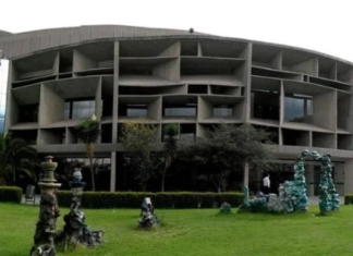 Este 01 de agosto de 2025, la Sede Nacional de la Casa de la Cultura Ecuatoriana “Benjamín Carrión” anunció oficialmente la suspensión de las elecciones nacionales, luego de que se admitiera una acción de protección presentada por el ciudadano Patricio Morales, quien previamente había sido descalificado como candidato a la presidencia de esta institución.